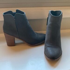 Gray Mia Booties Sz8.5
